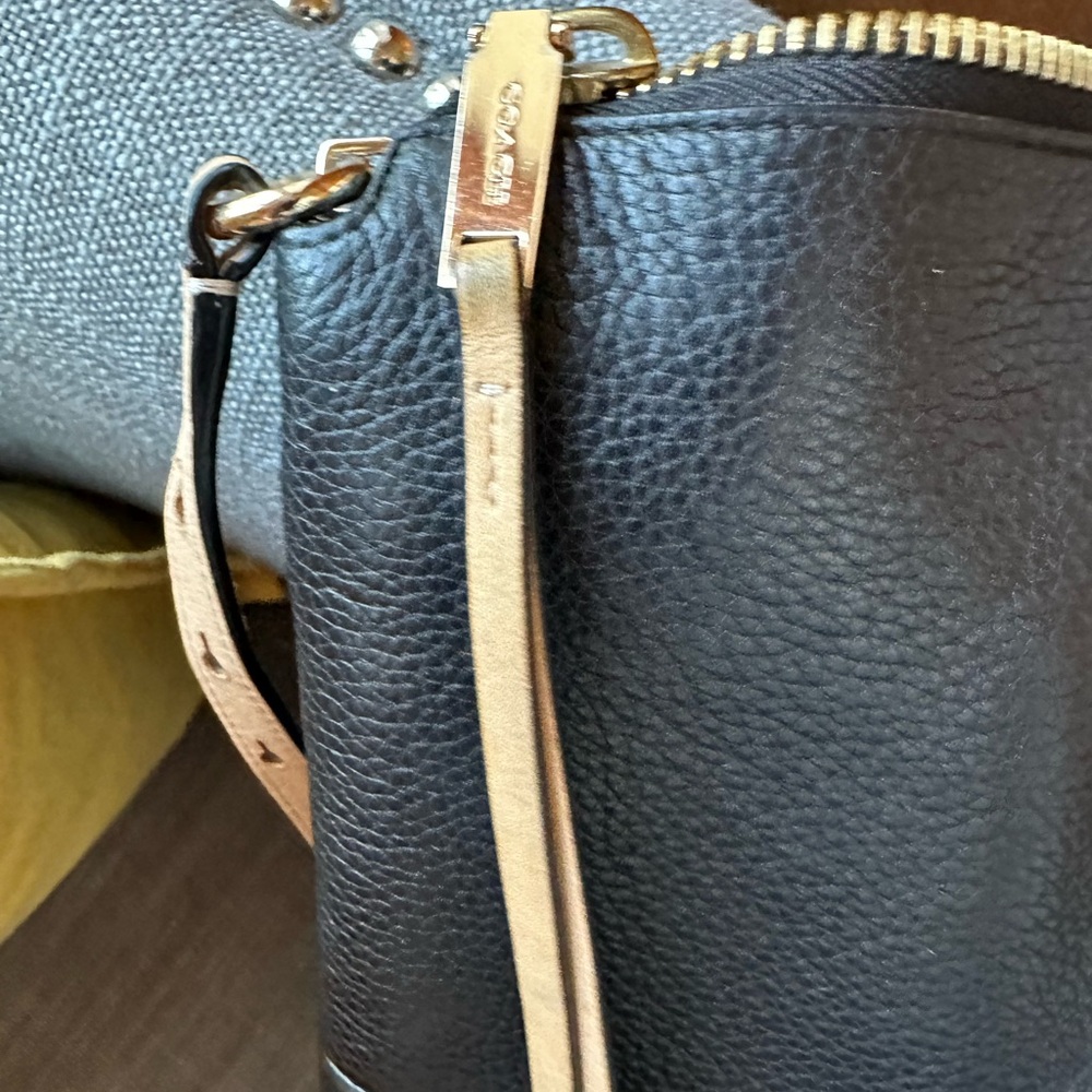 Coach Pebbled Leather Highrise handbag 30473 - Picture 5 of 12